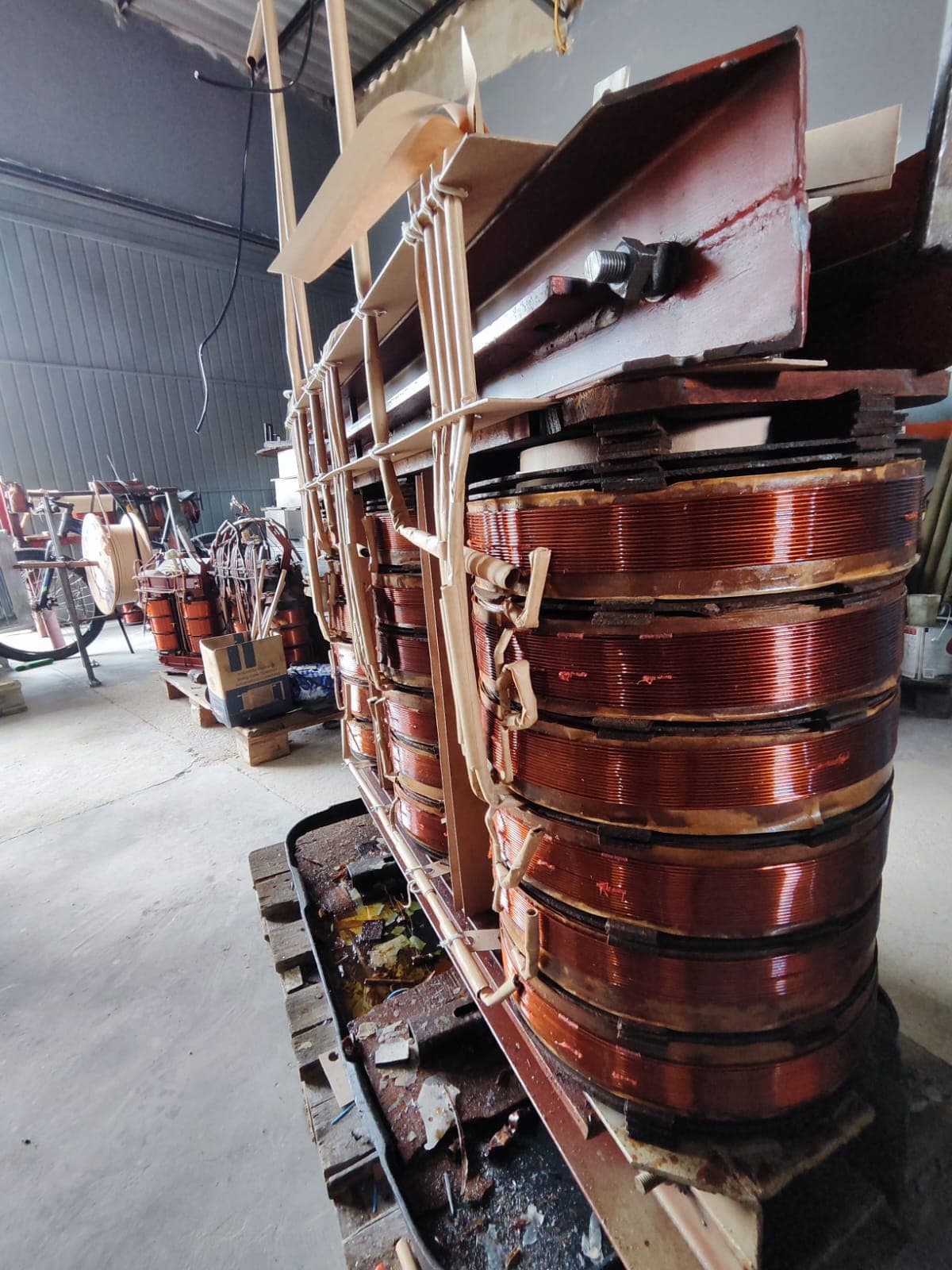 Rebobinagem de transformador na oficina da Eletro ADM em Primavera do Leste - MT